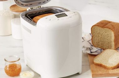 Amazon Basics 2 Pound Bread Maker Just $72!